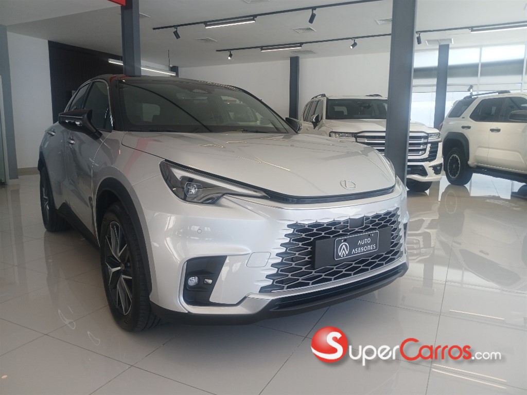 2025 Lexus LBX — foto 8 / 12