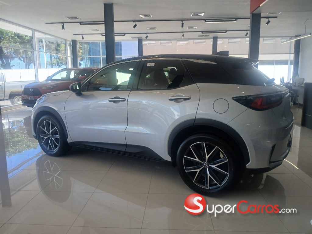 2025 Lexus LBX — foto 9 / 12