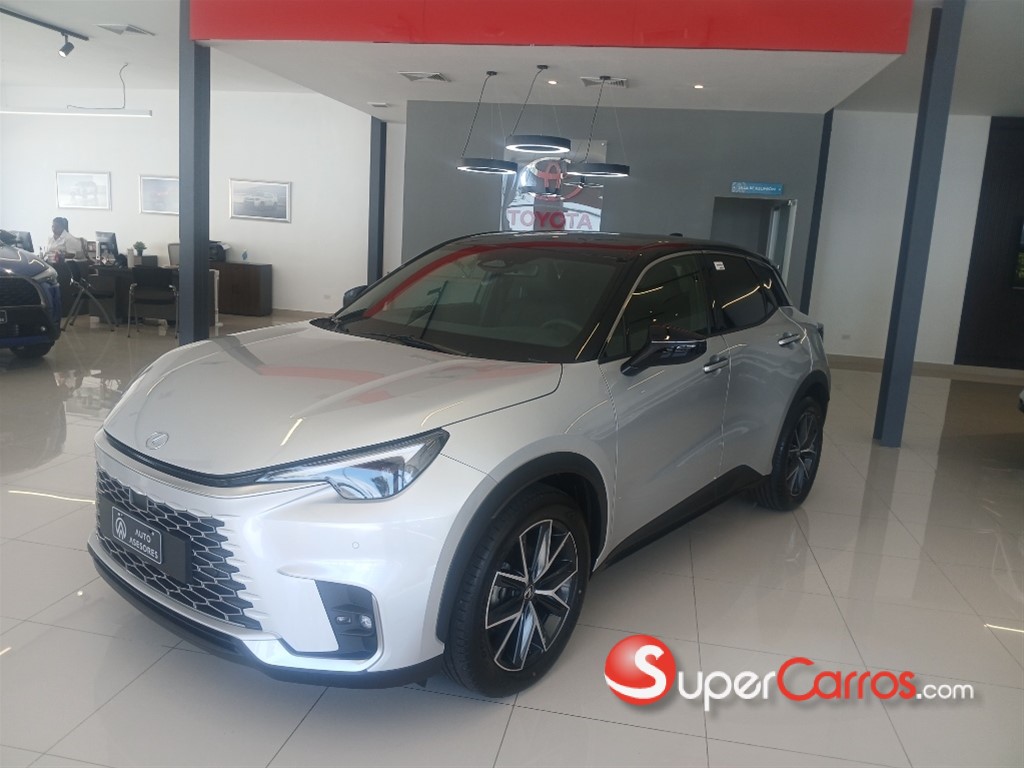 2025 Lexus LBX — foto 10 / 12