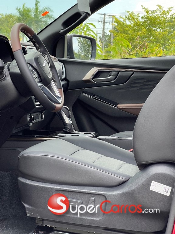 2027 Isuzu DMAX LSE — foto 9 / 12