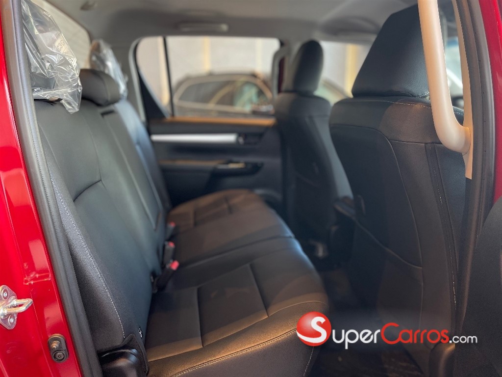 2025 Toyota Hilux Limited — foto 9 / 12