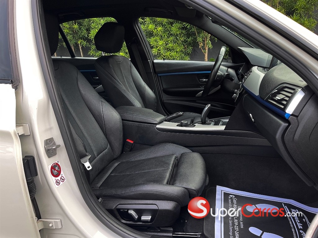 2017 BMW Serie 3 — foto 10 / 12
