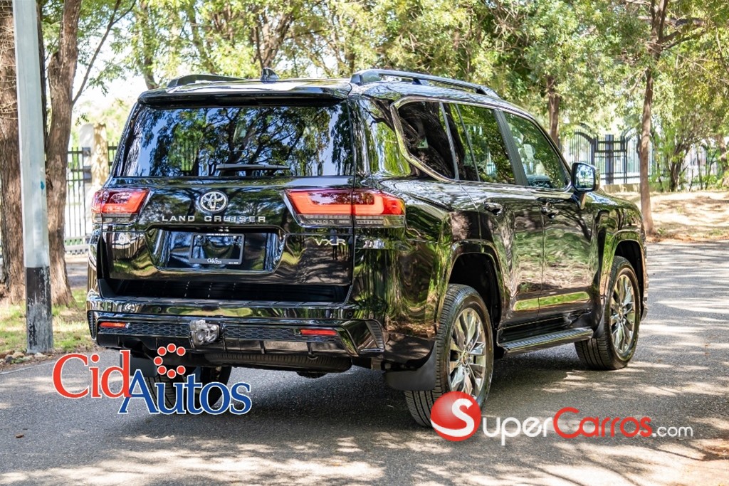 2027 Toyota Land Cruiser VXR — foto 3 / 12