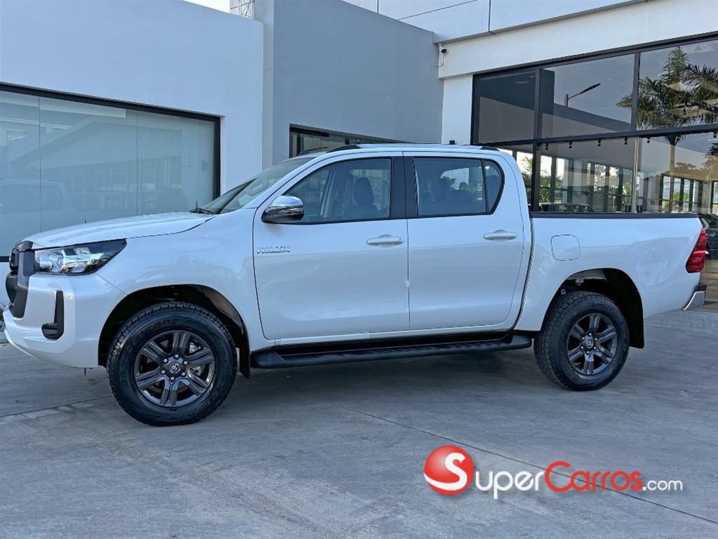 2026 Toyota Hilux 2.4 — foto 2 / 8