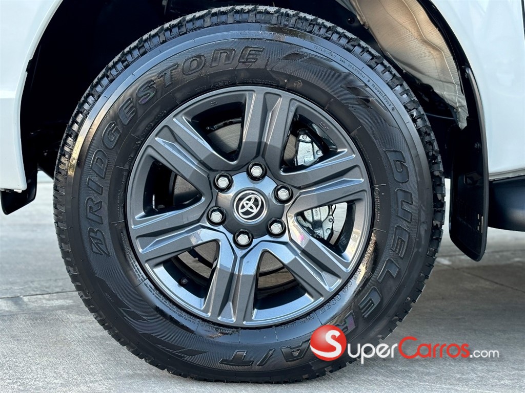 2026 Toyota Hilux 2.4 — foto 4 / 8