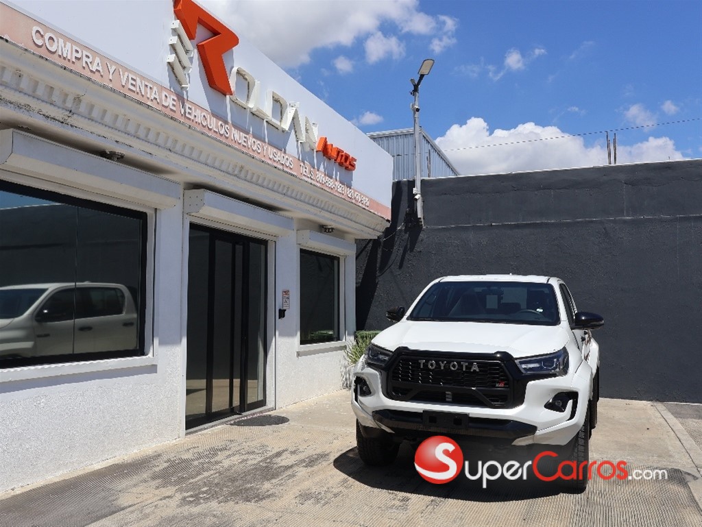 2025 Toyota Hilux GR Sport — foto 4 / 12