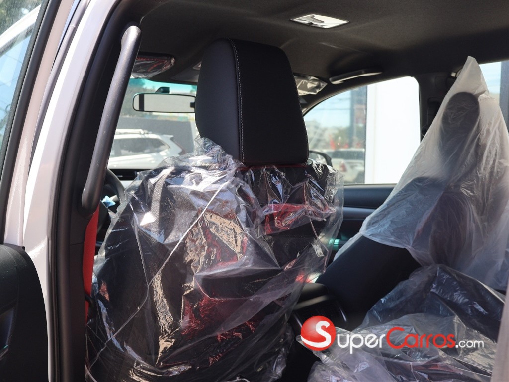 2025 Toyota Hilux GR Sport — foto 7 / 12