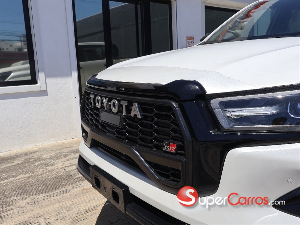 2025 Toyota Hilux GR Sport — foto 9 / 12