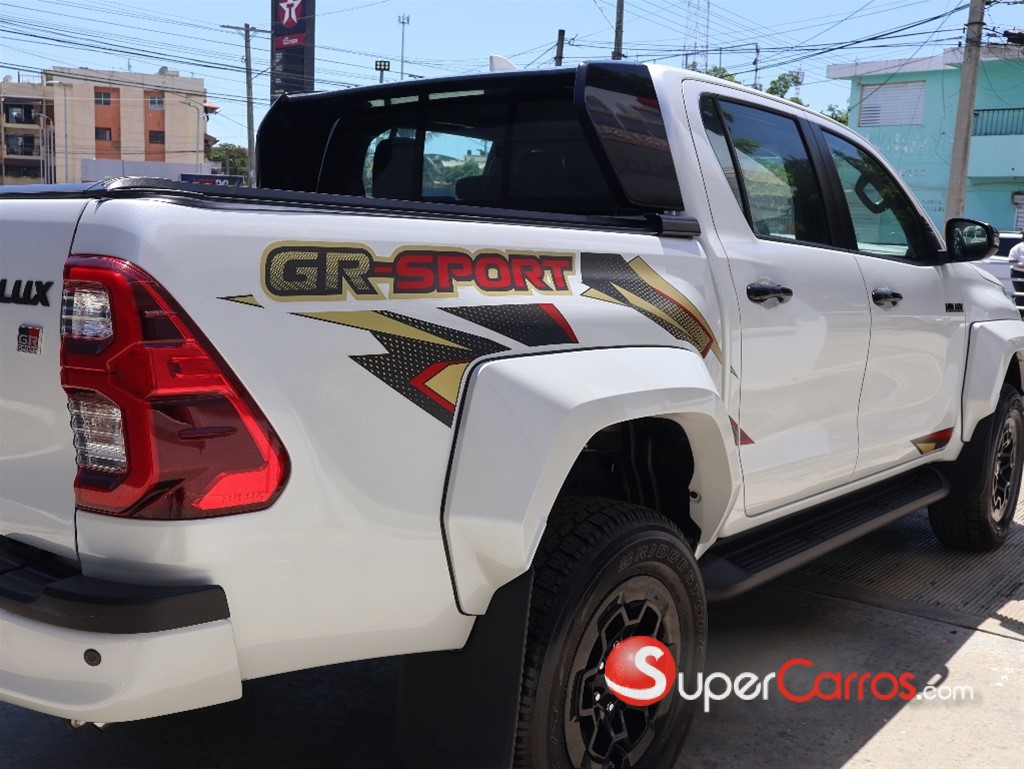 2025 Toyota Hilux GR Sport — foto 10 / 12