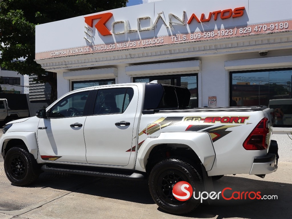 2025 Toyota Hilux GR Sport — foto 11 / 12