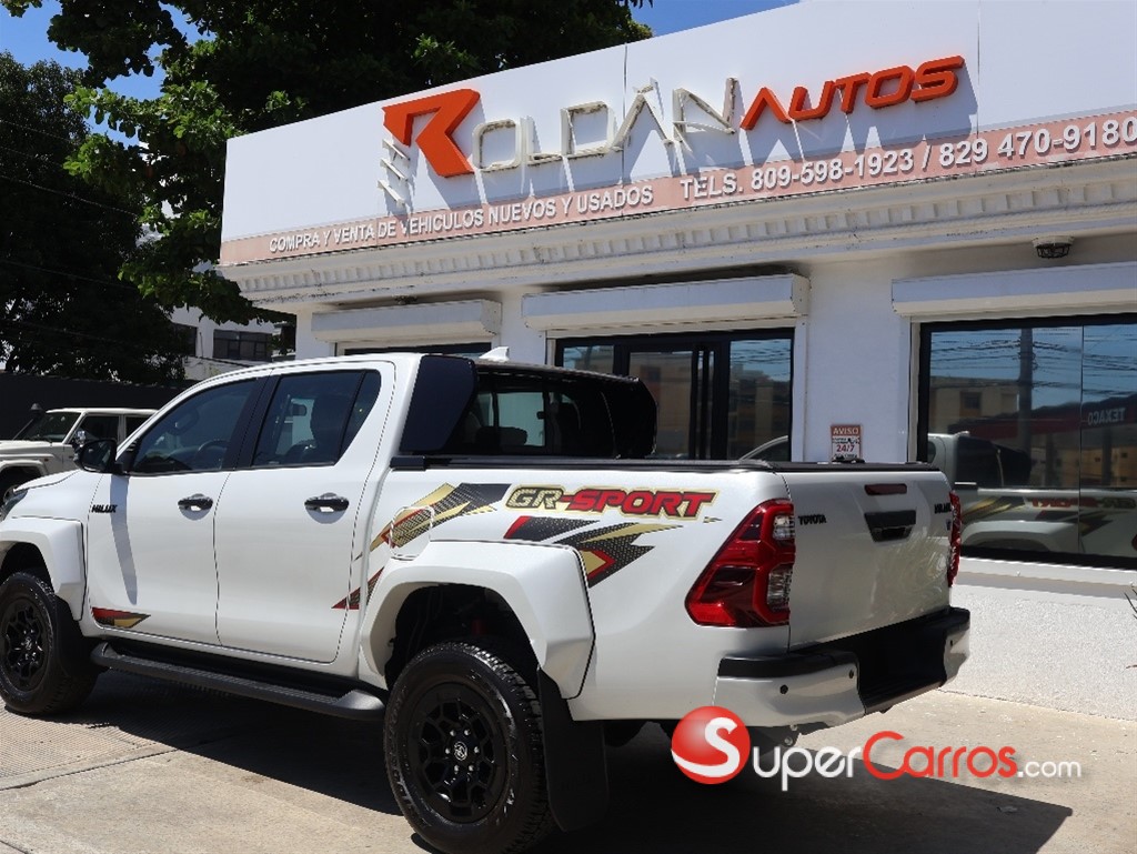 2025 Toyota Hilux GR Sport — foto 12 / 12