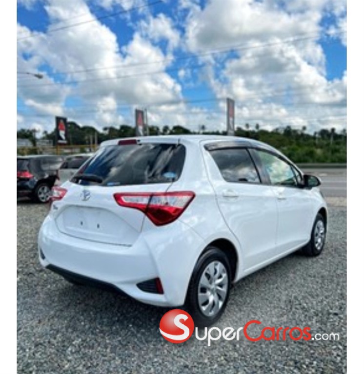 2019 Toyota VITZ — foto 3 / 4