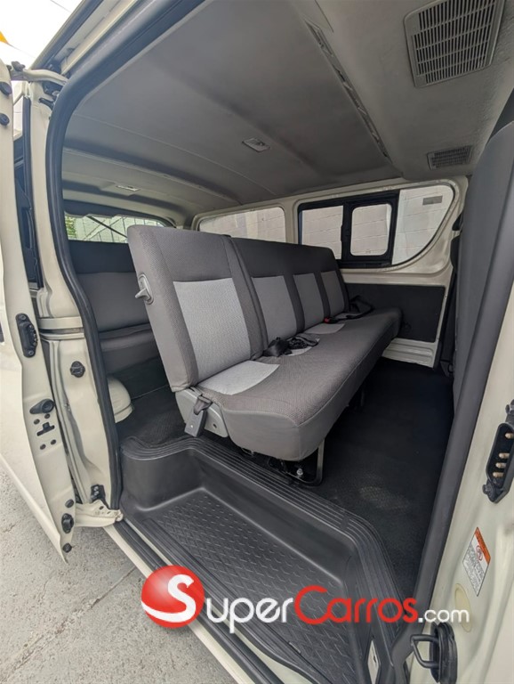 2021 Toyota Hiace GLX — foto 9 / 12
