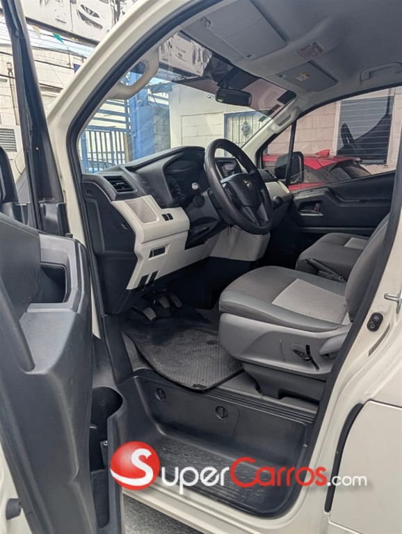 2021 Toyota Hiace GLX — foto 11 / 12