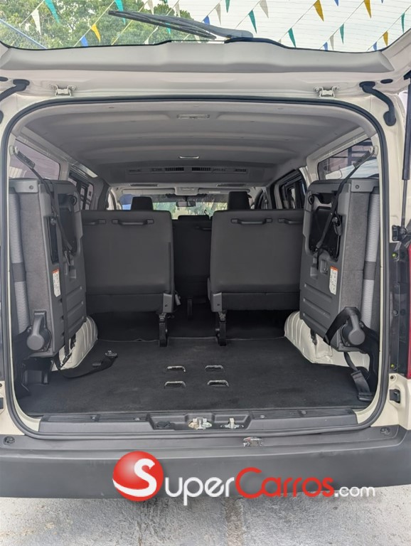 2021 Toyota Hiace GLX — foto 12 / 12