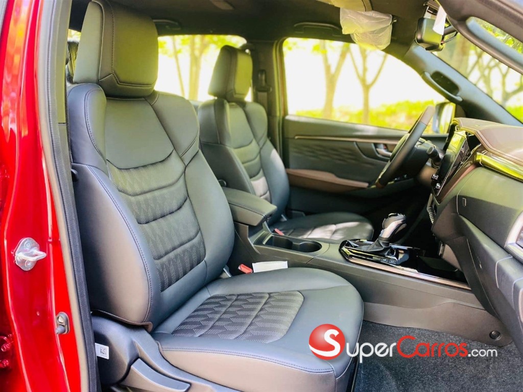 2025 Isuzu DMAX LS — foto 8 / 11