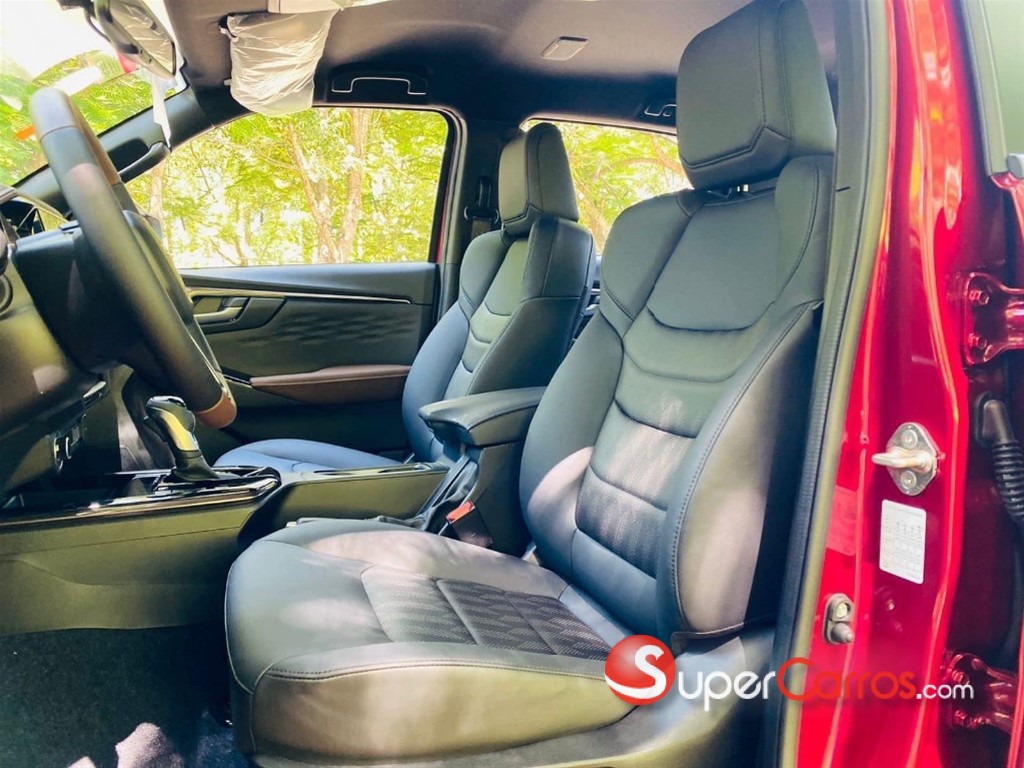 2025 Isuzu DMAX LS — foto 9 / 11