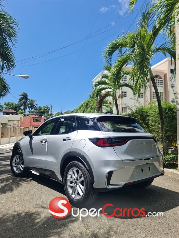 2025 Lexus LBX — foto 3 / 8