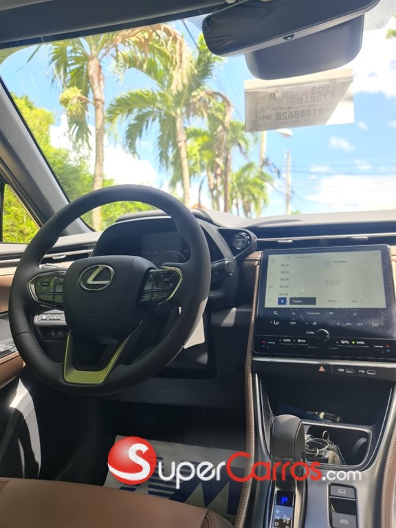 2025 Lexus LBX — foto 7 / 8