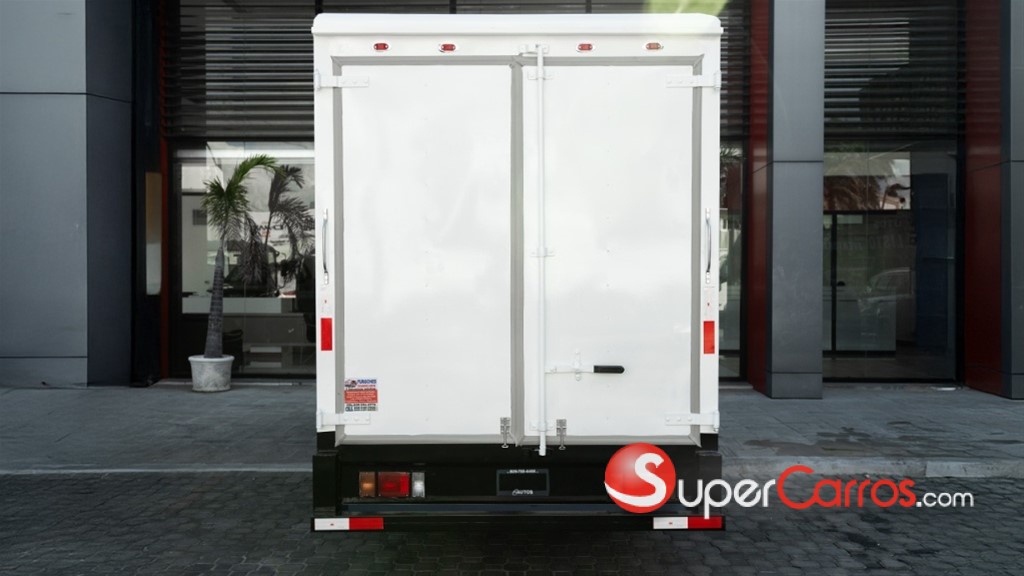 2027 Isuzu Traviz — foto 7 / 8