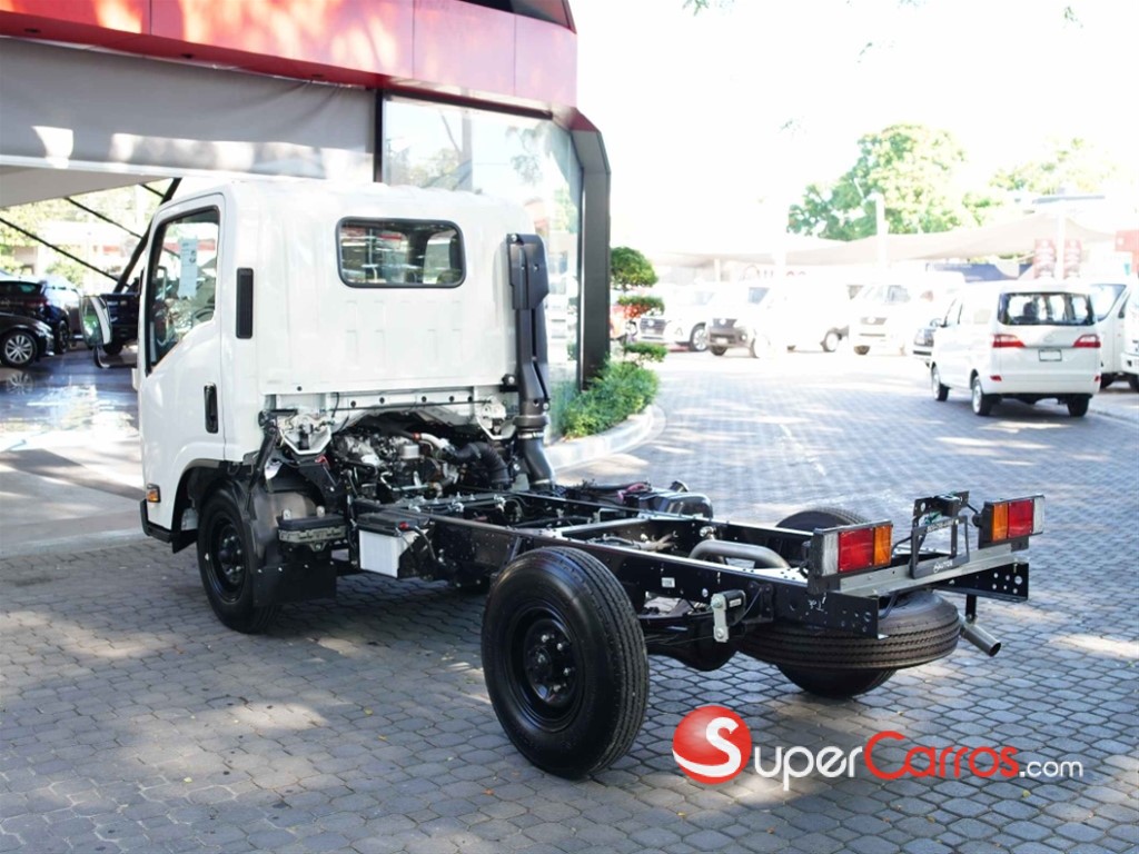 2026 Isuzu QLR 10 Pies — foto 2 / 12