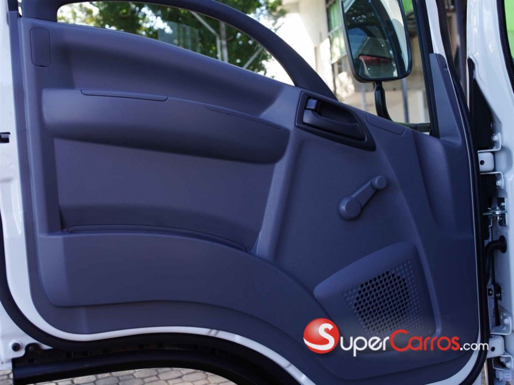 2026 Isuzu QLR 10 Pies — foto 9 / 12