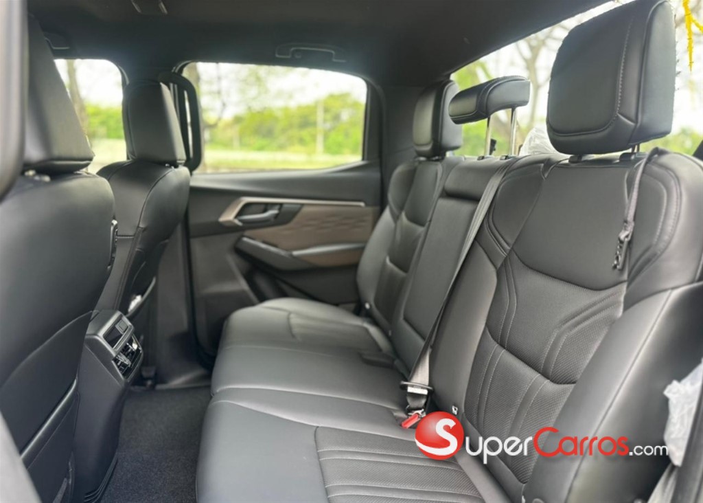 2027 Isuzu DMAX LSE — foto 8 / 12