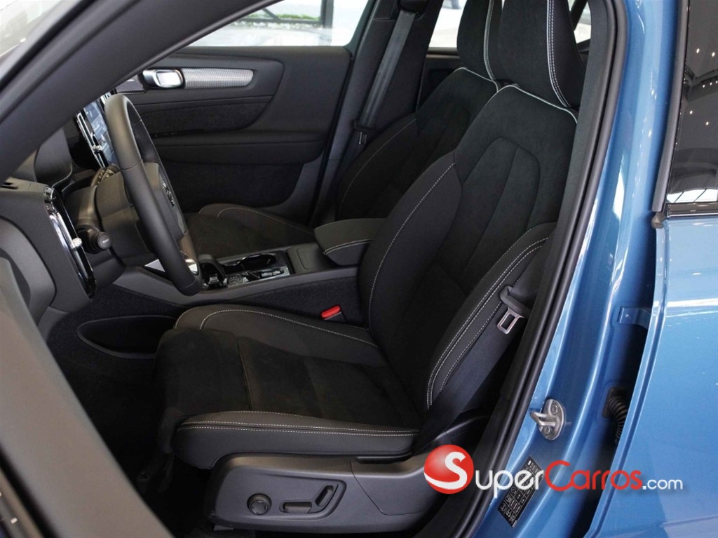 2024 Volvo XC40 Ultimate Dark B5 — foto 10 / 10