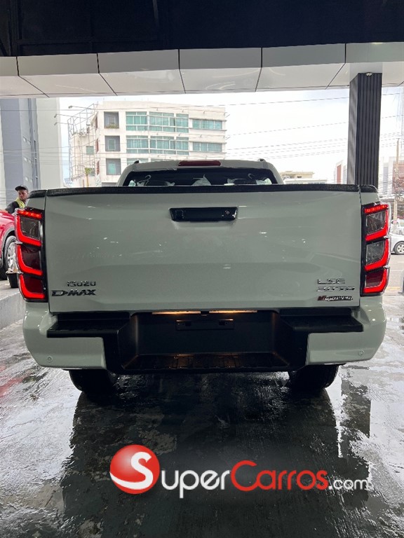 2027 Isuzu DMAX LSE — foto 9 / 10