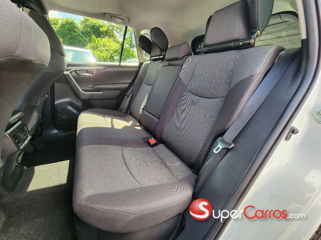 2020 Toyota RAV4 XLE Hybrid — foto 8 / 10