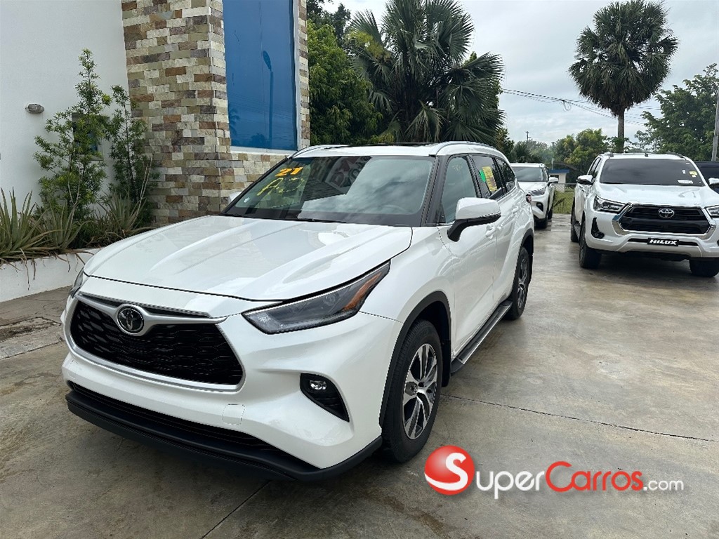 2021 Toyota Highlander XLE — foto 2 / 12