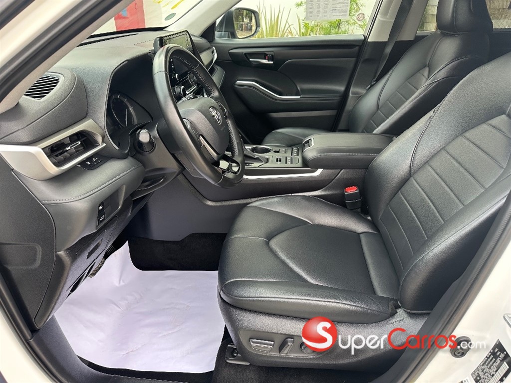 2021 Toyota Highlander XLE — foto 8 / 12