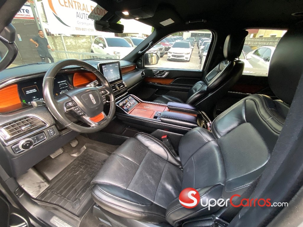 2018 Lincoln Navigator Premier — foto 8 / 9
