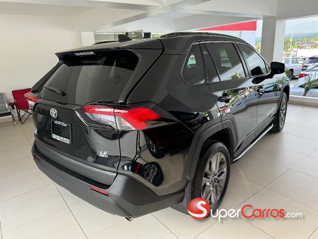 2021 Toyota RAV4 LE — foto 2 / 8