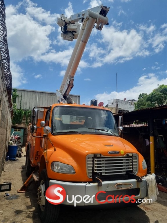 2007 Freightliner M2-106