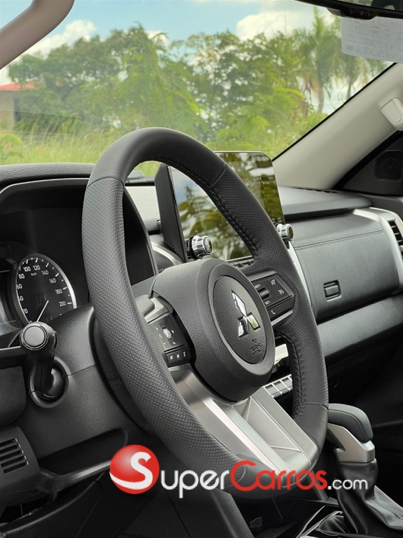 2025 Mitsubishi Motors L 200 — foto 10 / 12