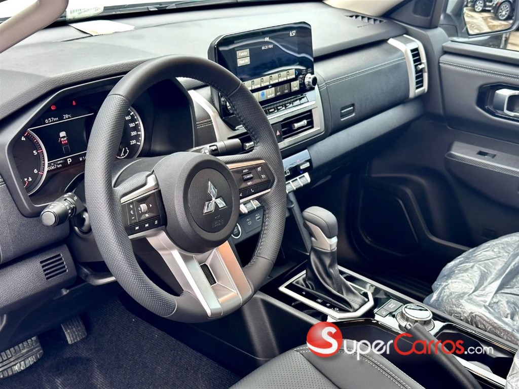 2025 Mitsubishi Motors L 200 — foto 9 / 11
