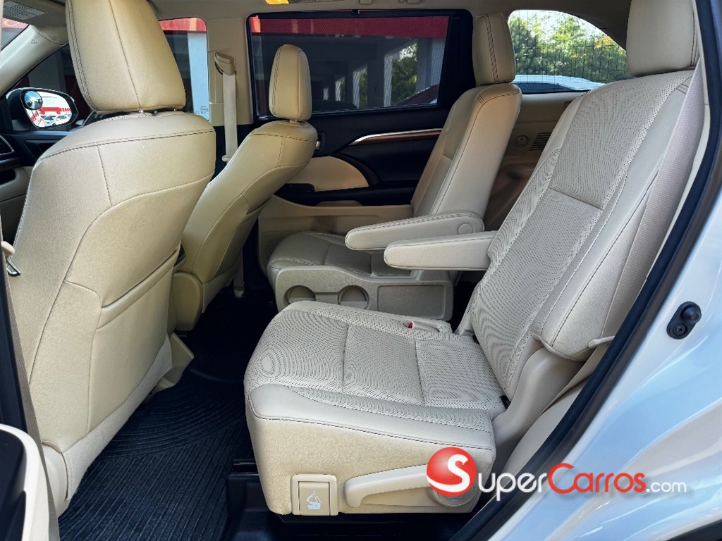 2017 Toyota Highlander Limited — foto 8 / 10
