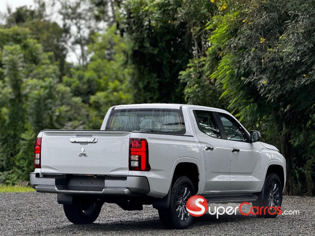 2027 Mitsubishi Motors L 200 — foto 4 / 8