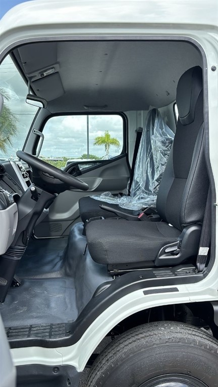 2025 Mitsubishi Motors Canter Chassis 14 pies — foto 7 / 7