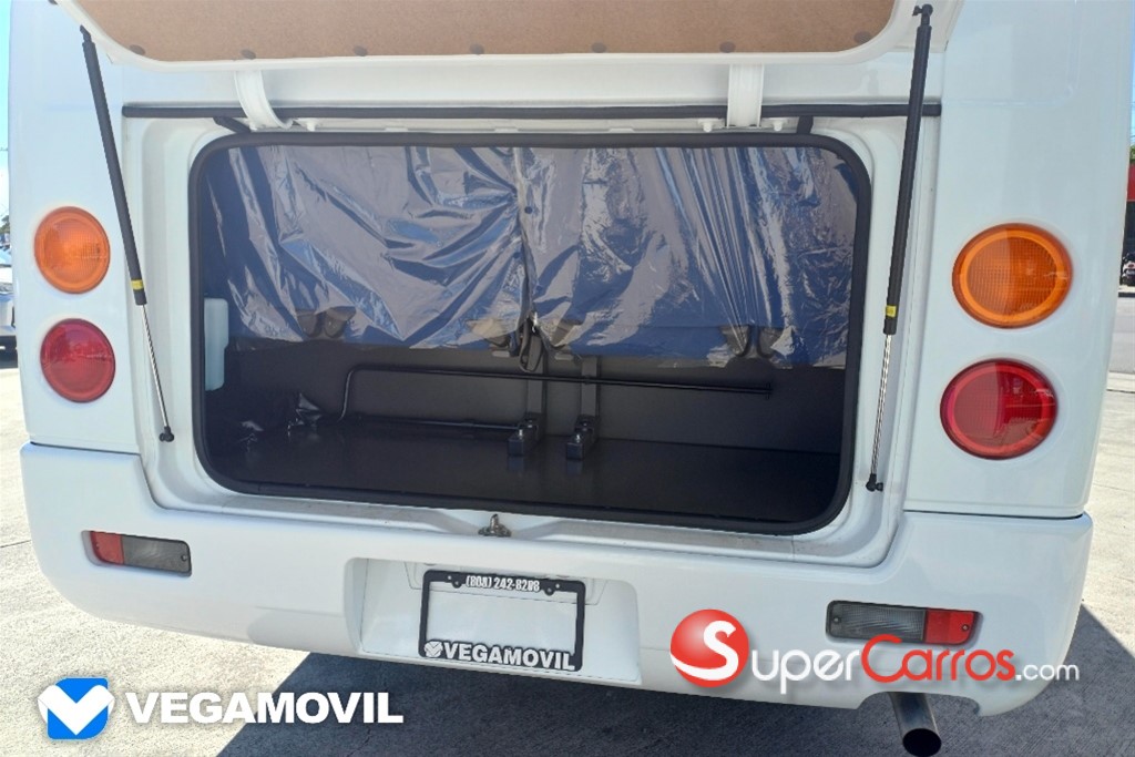 2026 Mitsubishi Motors Rosa — foto 5 / 12