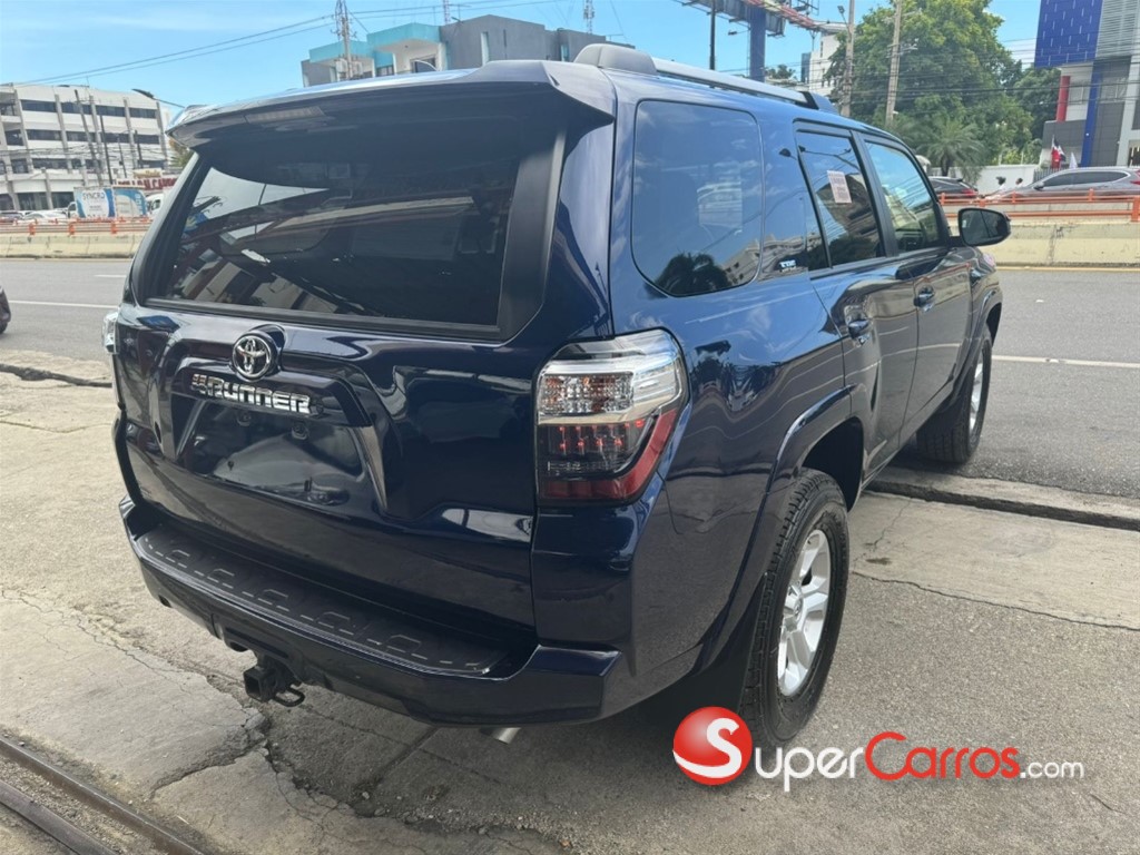 2023 Toyota 4 Runner SR5 — foto 4 / 10