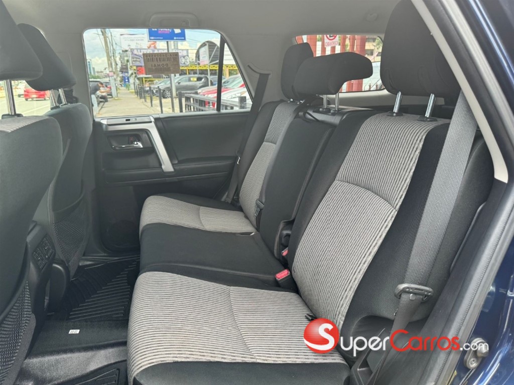 2023 Toyota 4 Runner SR5 — foto 9 / 10