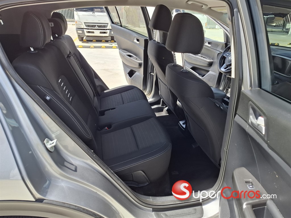 2020 Kia Sportage LX — foto 8 / 12