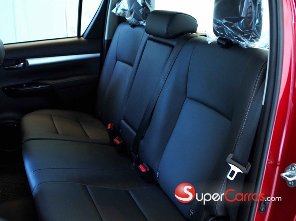 2026 Toyota Hilux Limited — foto 5 / 8