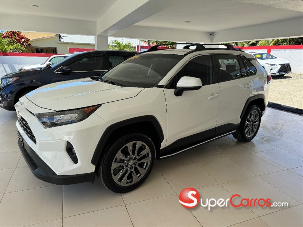2020 Toyota RAV4 LE