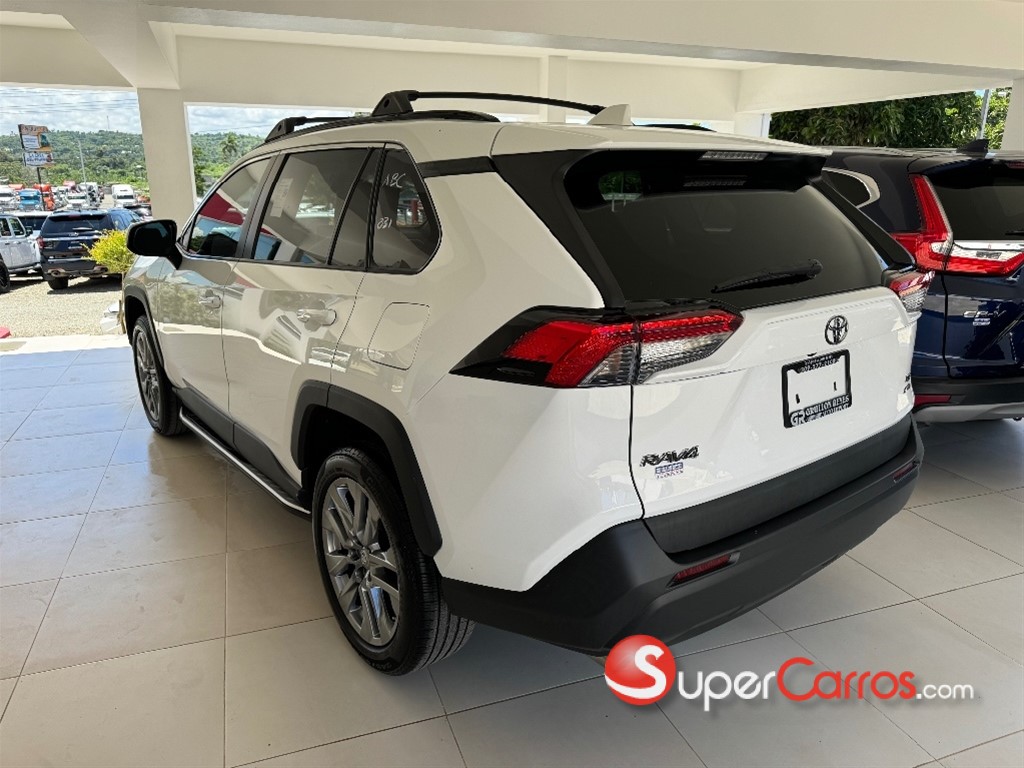 2020 Toyota RAV4 LE — foto 3 / 8