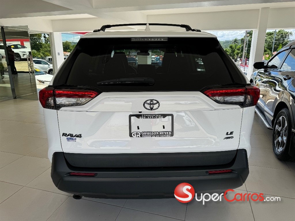 2020 Toyota RAV4 LE — foto 5 / 8