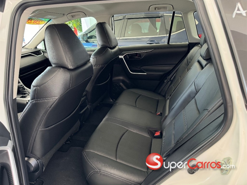2020 Toyota RAV4 LE — foto 7 / 8