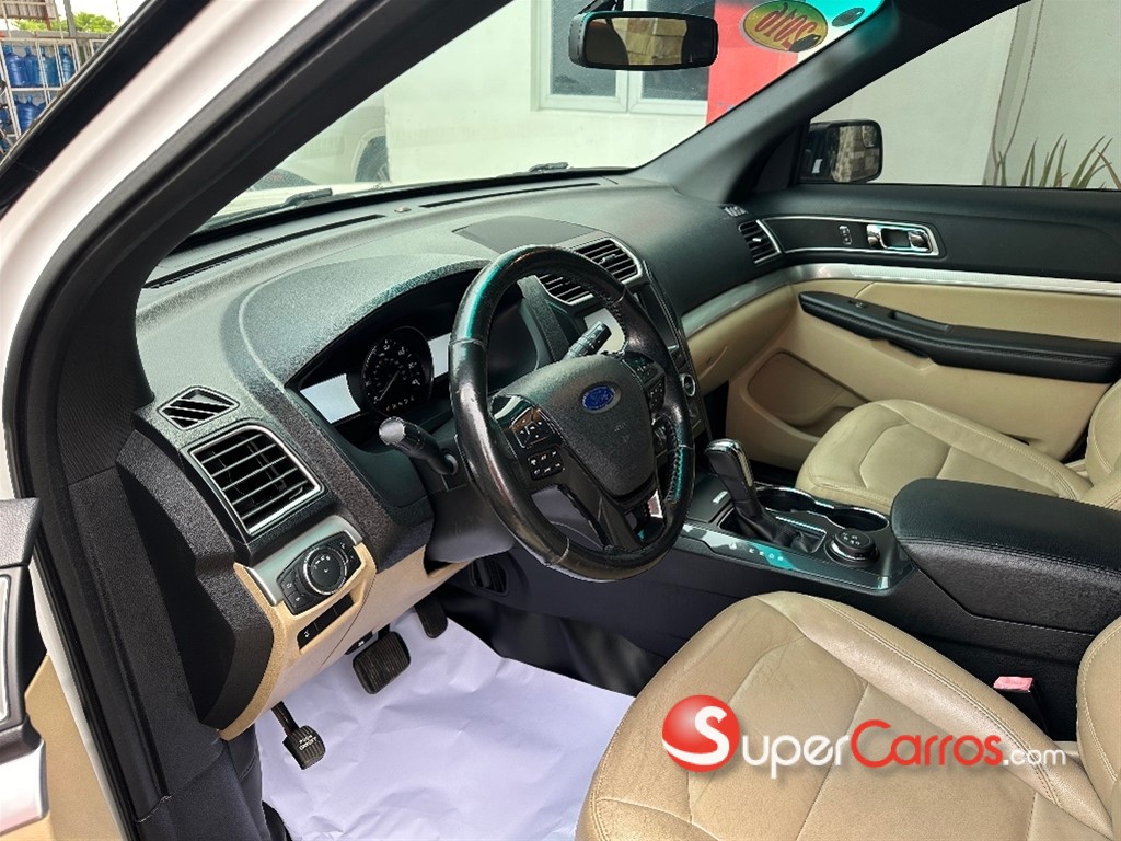 2016 Ford Explorer XLT 4WD — foto 7 / 12